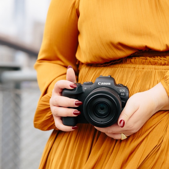 Meet your Posher, Megan!! - Picture 6 of 10